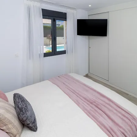 Villa Luxury With Private Pool & Solarium *